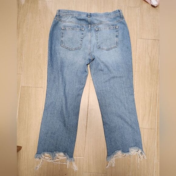 We the Free Distressed Jeans - Picture 3 of 9